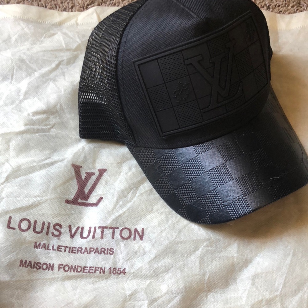 Hat black